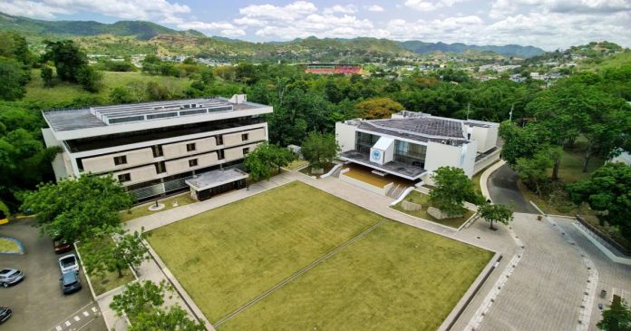Vista áerea del campus de la UPR en Cayey