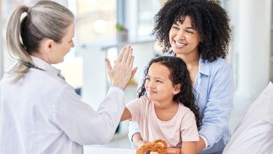 La artritis idiopática juvenil es una enfermedad que puede durar toda la vida, pero su tratamiento puede ayudar a aliviar el dolor.