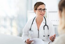 El magnesio es necesario para muchas funciones corporales, incluso procesos físicos y químicos en el cuerpo que convierten o usan energía (metabolismo).