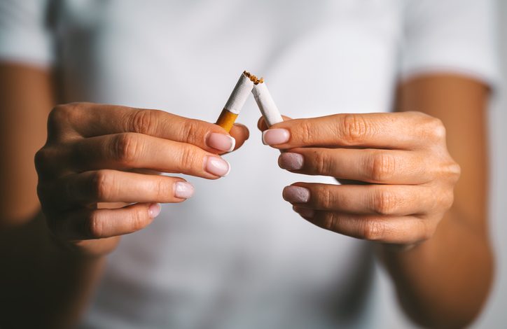 La Organización Mundial de la Salud calculó en 2014 que un 14% de los casos anuales de demencia a nivel mundial podría atribuirse al hábito de fumar.