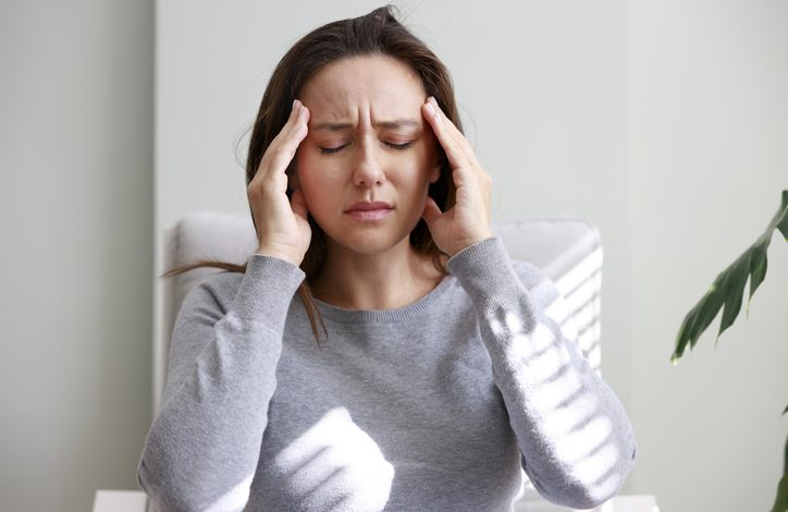 Los dolores de cabeza tensionales y las migrañas, aunque diferentes en sus características, pueden ser desafiantes.