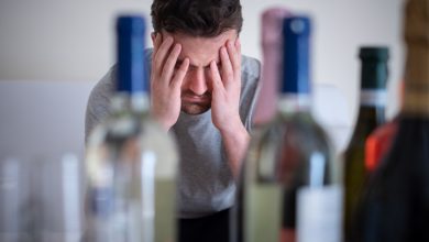 Los resultados mostraron que aquellos que parecían ser dependientes del alcohol a los 18 años tenían una mayor probabilidad de desarrollar depresión a los 24 años en comparación con sus pares.