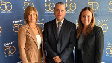 Lic. Sandra Ortiz, Nutricionista y dietista, Dr. Pablo Rodríguez y Kim Pérez, gerente general Abbott