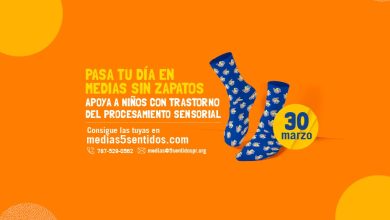 La iniciativa Pasa tu Día en Medias sin Zapatos invita a las personas a pasar una mañana usando las medias emblemáticas de la Organización 5 Sentidos, sin zapatos.