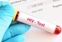El VIH (virus de la inmunodeficiencia humana) es un virus que ataca el sistema inmunitario del cuerpo.