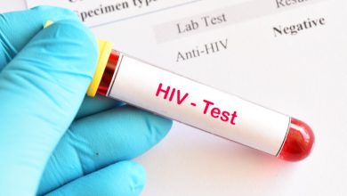 El VIH (virus de la inmunodeficiencia humana) es un virus que ataca el sistema inmunitario del cuerpo.