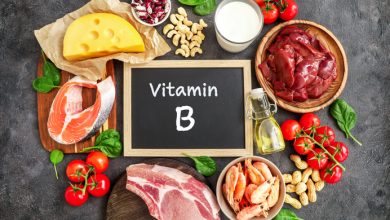 La vitamina B₁₂, también conocida como cobalamina, es una vitamina soluble en agua que interviene en el metabolismo.