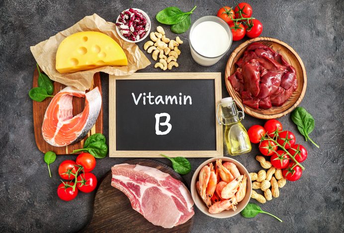 La vitamina B₁₂, también conocida como cobalamina, es una vitamina soluble en agua que interviene en el metabolismo.