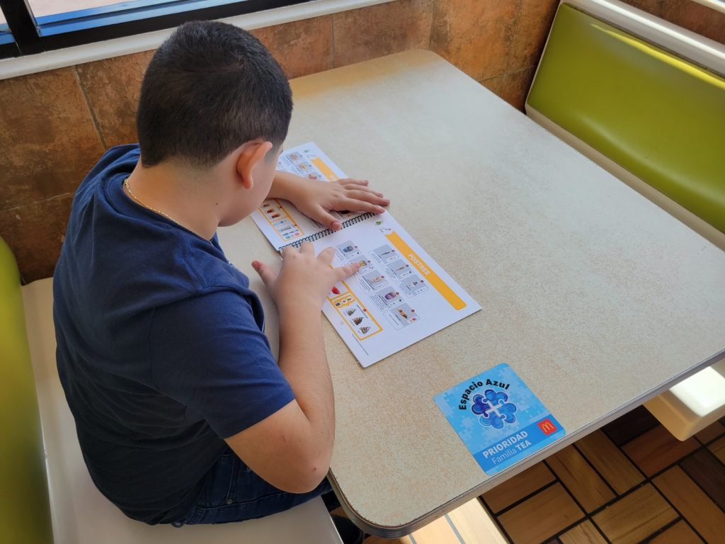 <strong>McDonald’s Puerto Rico crea “Espacios Azules” para la inclusión de personas con autismo en sus restaurantes</strong>