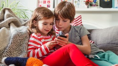 El desmesurado tiempo dedicado a las pantallas afecta al desarrollo psicológico y capacidad de aprendizaje de los menores.